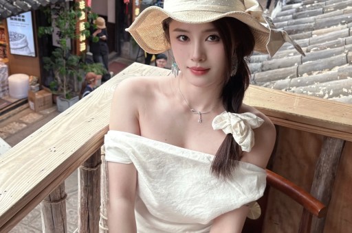 张踩铃每天和AI聊天宛如谈恋爱AI居然和她讲了某个明星的八卦
